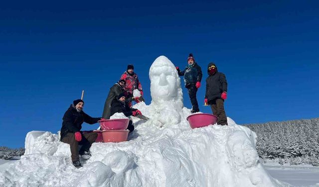 Sarıkamış’ın "Beyaz Dramı" kardan heykellerle canlanıyor