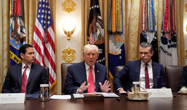 Trump: "Kim olursa ülkemize uyuşturucu satan herkes saldırıya uğrayabilir"