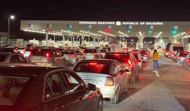 Yılbaşı alışverişini Edirne’de yapan Bulgaristan vatandaşları, dönüşte sınır kapılarında yoğunluk oluşturdu