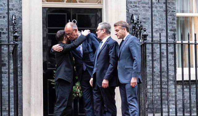 Zelenskiy: "Londra'daki görüşmeler verimli geçti ve barış yönünde küçük bir ilerleme var"