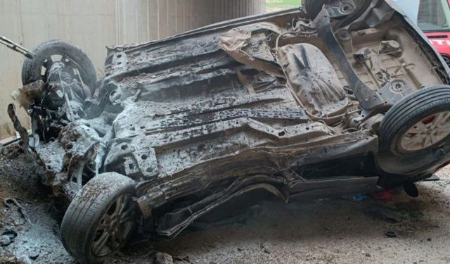 Araç otoyol köprüsünden düştü: 2 ölü, 3 yaralı