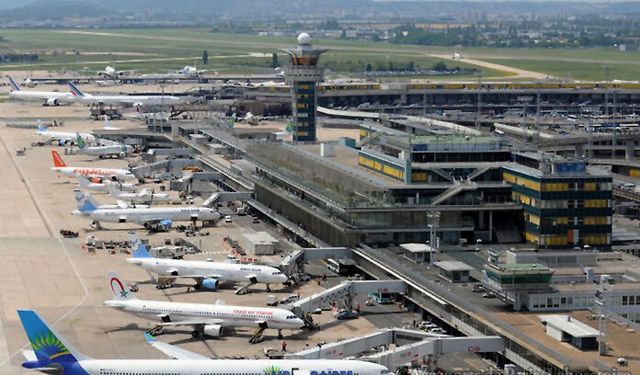 Aralık’ta en çok havayolu ile yolcu taşımacılığı ucuzladı