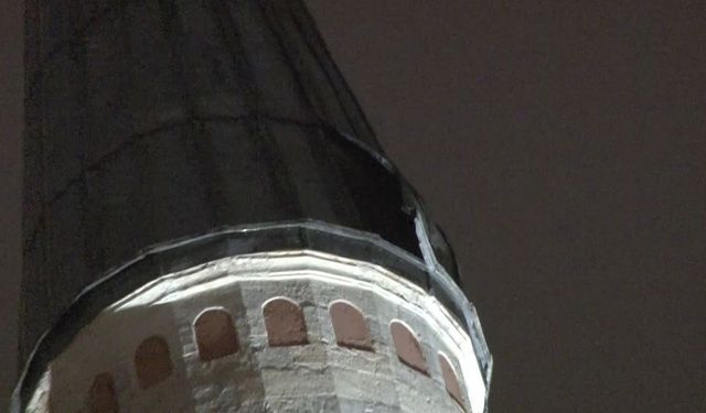 Beyazıt Camii’nin minaresindeki kurşun kaplama lodosta söküldü