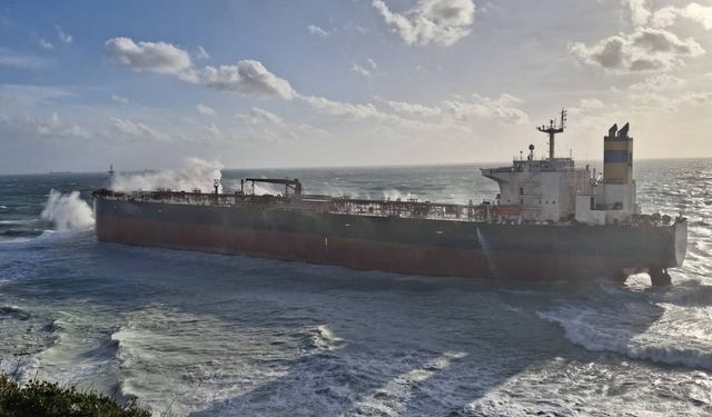Bozcaada açıklarında boş ham petrol tankeri karaya oturdu