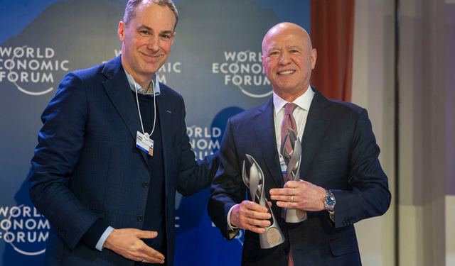 Koç Topluluğu’nun Sanayi 4.0 Başarıları Davos’ta Ödüllendirildi: Üretim Tesisi Sayısı 6’ya Yükseldi