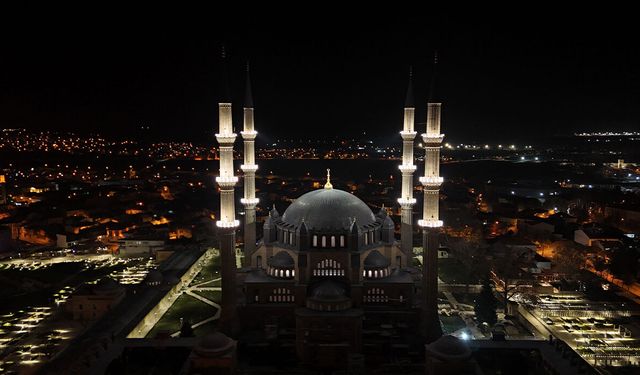 Selimiye Camii’nin ışıkları yıllar sonra yeniden yandı