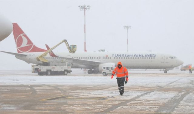 THY olumsuz hava şartları nedeniyle 54 seferi iptal etti