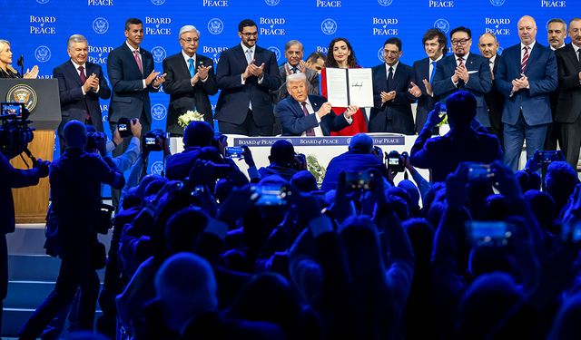 Trump'ın kurduğu Barış Kurulu'nun kuruluş sözleşmesi Davos'ta imzalandı