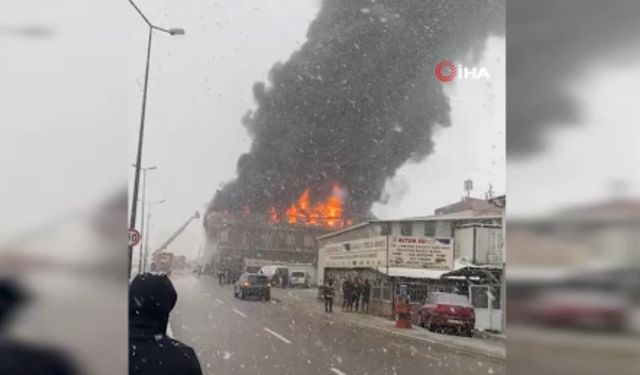 Tuzla’da çakmak fabrikasında çıkan yangın paniğe neden oldu