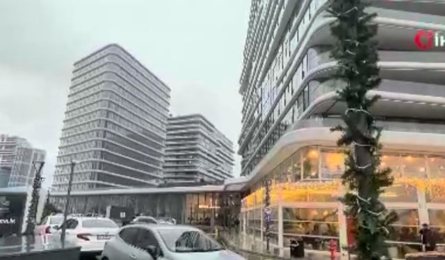 Zeytinburnu’nda siteye bırakılan kargo paketi patladı: 2 yaralı