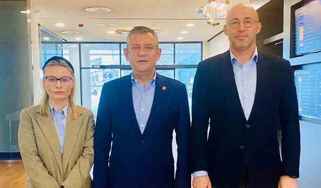 CHP Genel Başkanı Özel Ortaklar çöp şişini es geçmedi