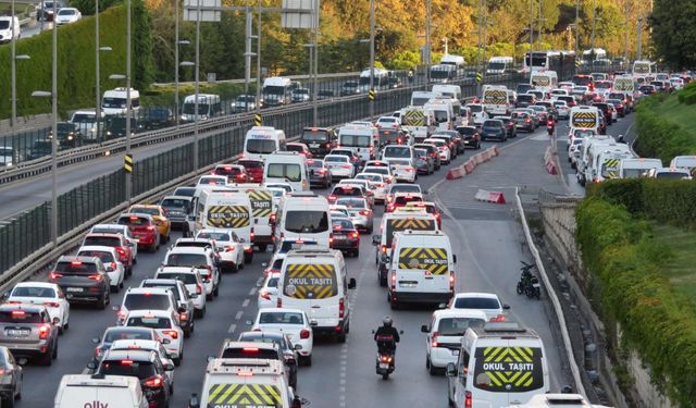 İstanbul’da okulların açılmasıyla birlikte trafik yoğunluğu arttı