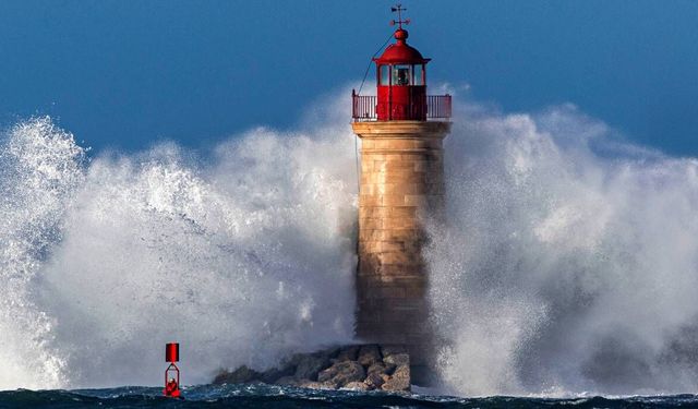 Nils Fırtınası, İspanya ve Portekiz'i kırmızı alarma geçirdi