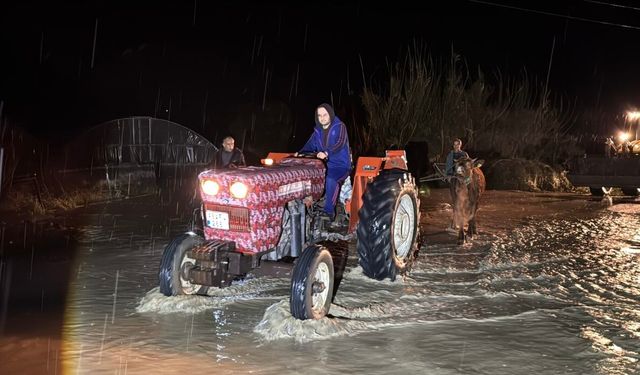 Seydikemer’de su baskını: Evler tahliye edildi