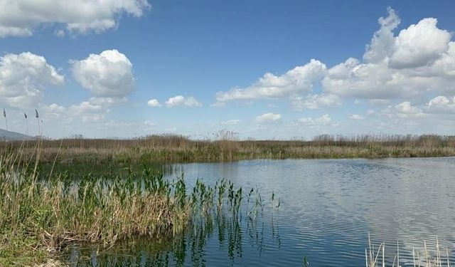 Sultan Dağları’ndaki kar Eber Gölü ve kiraza umut oldu