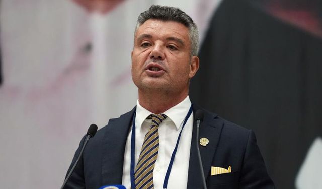 Fenerbahçe, Tedesco ile devam kararı aldı