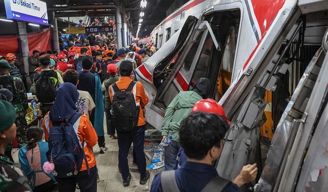Endonezya'da tren kazası: 14 ölü, 84 yaralı