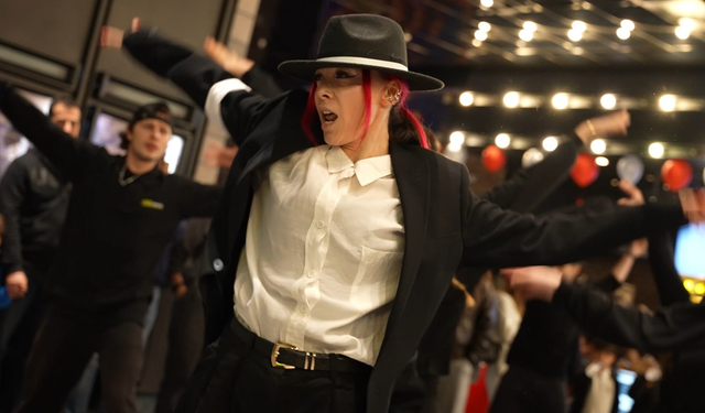 Michael Jackson Filminin Tanıtımı Flash Mob Dans Gösterisiyle Gerçekleşti