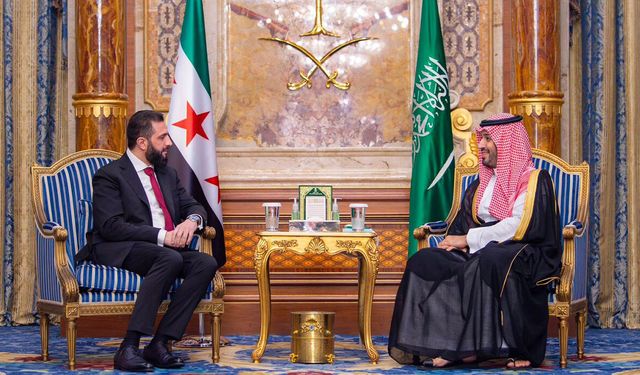Suriye Devlet Başkanı eş-Şara, Suudi Arabistan Veliaht Prensi Selman ile görüştü