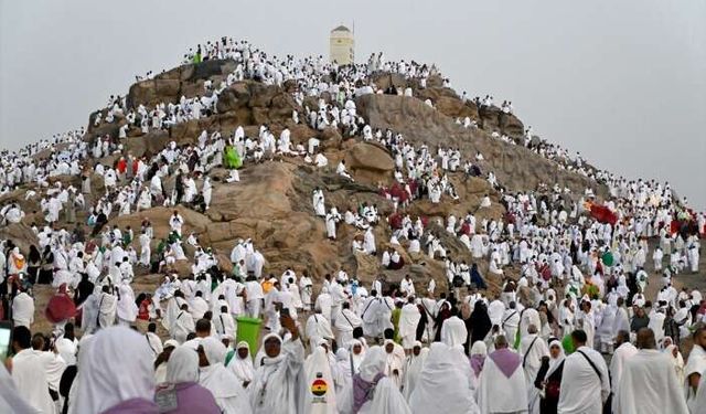 Arafat'ta 2 milyon Müslüman hacı oldu