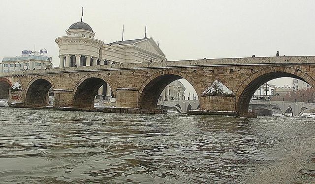 Esenler Belediyesi Üsküp’teki Taş Köprü’yü aydınlatacak