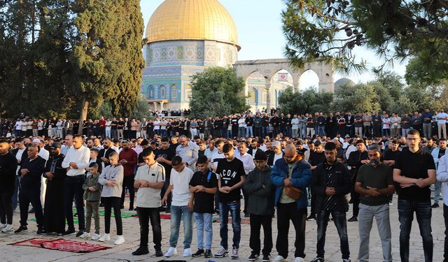 Mescid-i Aksa'da bayram namazı 140 bin Müslümanla kılındı