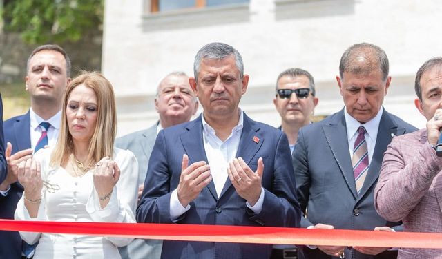 Özgür Özel Bornova’da toplu açılış törenlerine katıldı