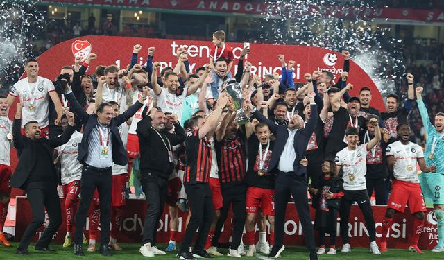 Trendyol 1. Lig play-off şampiyonu Çorum FK kupasına kavuştu