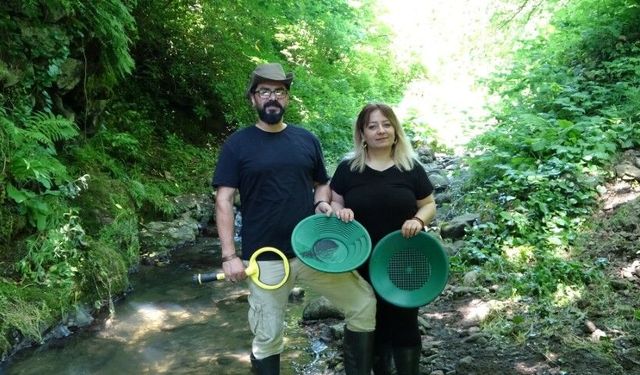 20 yıllık evli çift, Ordu’nun derelerinde altın peşinde