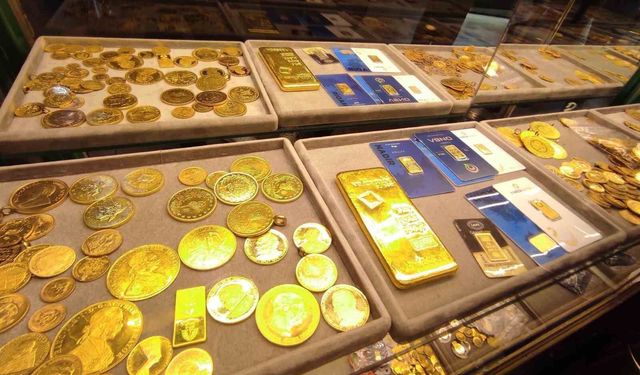 Altın, Fed faiz endişesi ve petrol fiyatlarının yükselmesiyle sert düştü