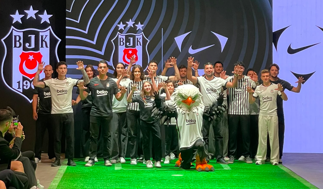 Beşiktaş Yeni Sezon Formasını Tüpraş Stadyumu’nda Tanıttı