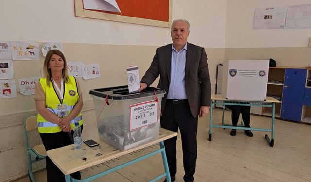 Kosova'daki genel seçimlerde Başbakan Kurti'nin partisi yüzde 47,13 oyla birinci oldu