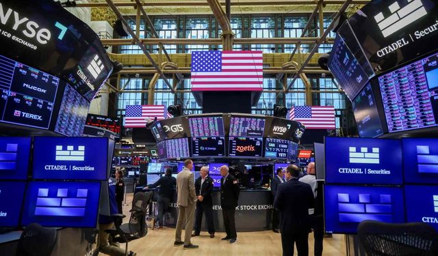 New York Borsası Rekor ve Düşüş Arasında Karışık Kapandı