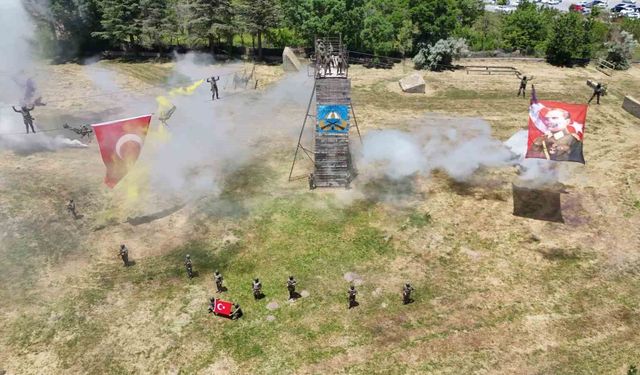 Türk Kara Kuvvetleri’nin kuruluşunun 2235’inci yıldönümü gösterileri nefes kesti
