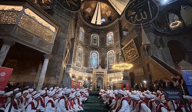 Ayasofya Camii’nde 15 Temmuz şehitleri için 253 hafız tarafından hatim duası okundu