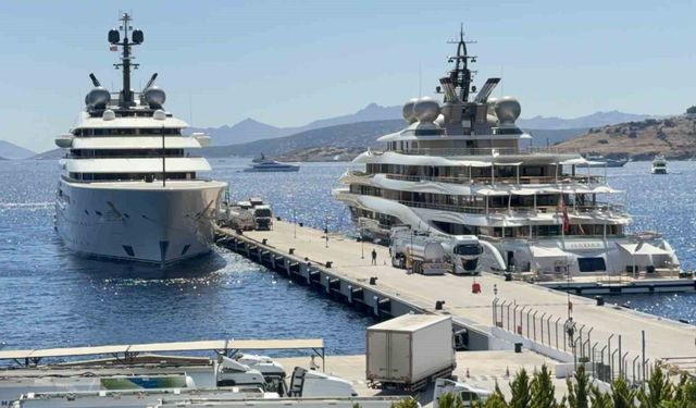 Bodrum’da süper yatlara 21 tankerle 600 bin litre yakıt ikmali