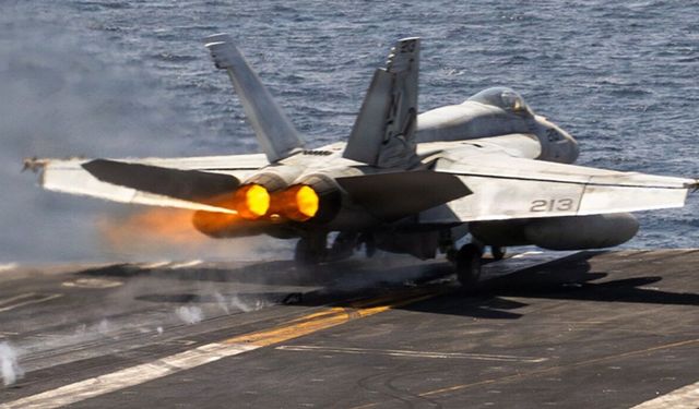 CENTCOM: "20’den fazla savaş gemisi Orta Doğu sularında devriye geziyor"
