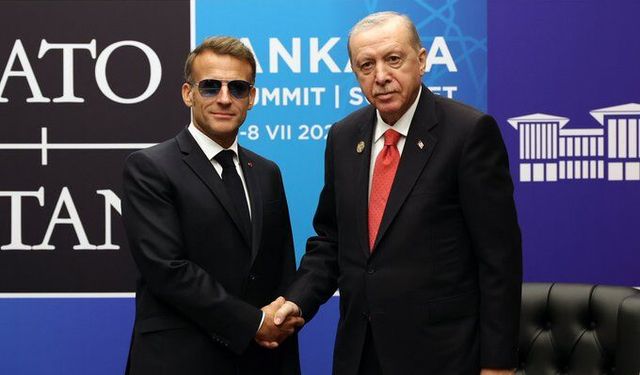 Cumhurbaşkanı Erdoğan, Macron ile Fransa’ya selam gönderdi