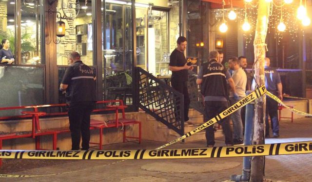 Kebapçıya kurşun yağdırdılar: Yemek yiyen 4 kişi yaralandı