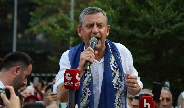 Özgür Özel’den yeni parti sinyali: "Sizi hiç üzmeden yeni bir yol açacağız"