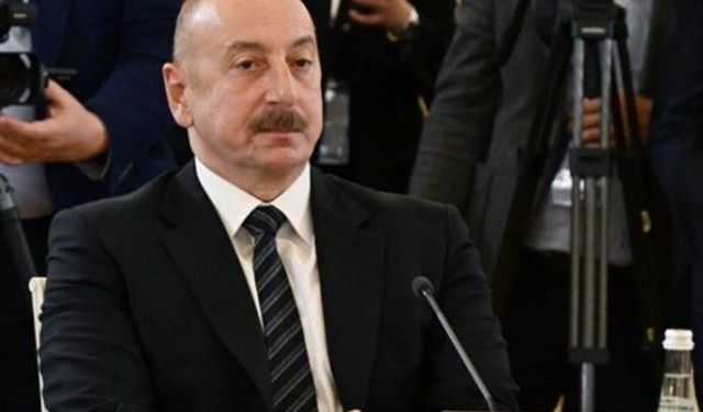 Aliyev, Mirziyoyev ile Buhara'da Ark Kalesi'ni gezdi