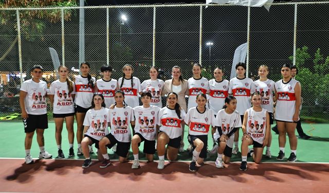 Antalya'da 11. ASDD Efsaneler Futbol Ayak Tenisi Turnuvası başladı