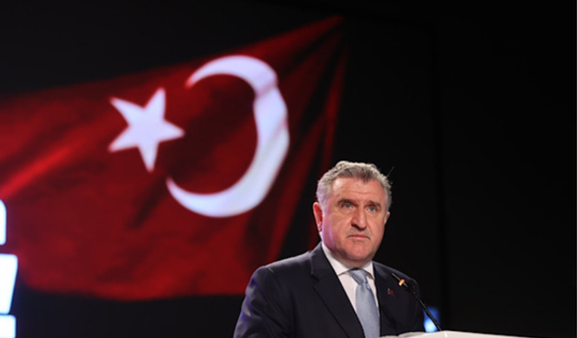Bakan Bak, Fatih Belediyesi Yaz Spor Okulları Kapanış Şenliği'ne katıldı