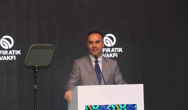 Bakan Kacır: "Sanayi devriminden bu yana yaklaşık 1,5 derece ısınan yerküre, bugün alarm veriyor"