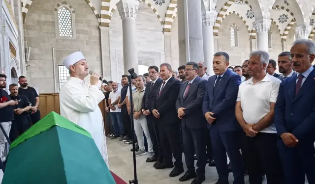 Bakan Uraloğlu, Vahide Dilekoğlu'nun cenaze törenine katıldı