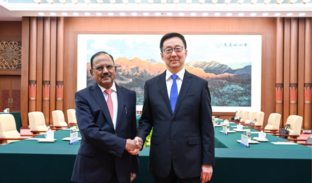 Çin Cumhurbaşkanı Yardımcısı Han Zheng, Ajit Doval ile görüştü