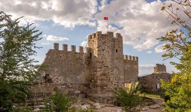 Enez Kalesi'nde yaklaşık 600 yıllık şapel kalıntısı dikkat çekiyor
