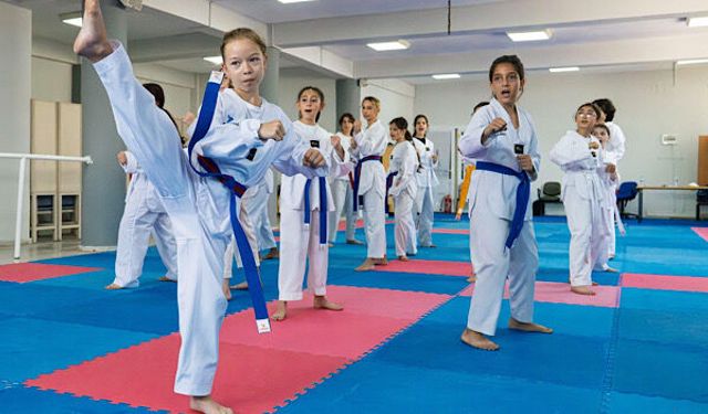  İzmir Büyükşehir Belediyesi yaz okullarında çocuklar sporla buluşuyor