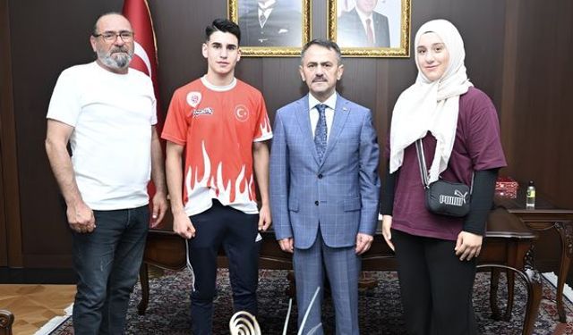 Milli sporculardan Vali Aktaş'a ziyaret