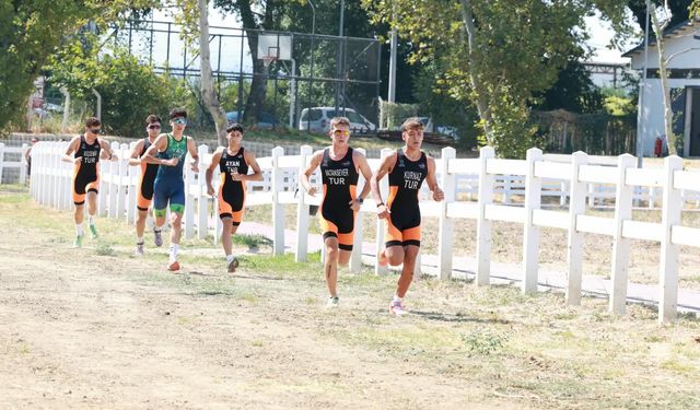 Osmangazi'de gençler duatlon yarışında ter döktü